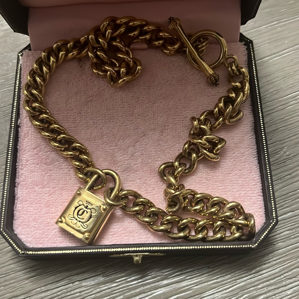 Juicy necklace 🦋gold tone